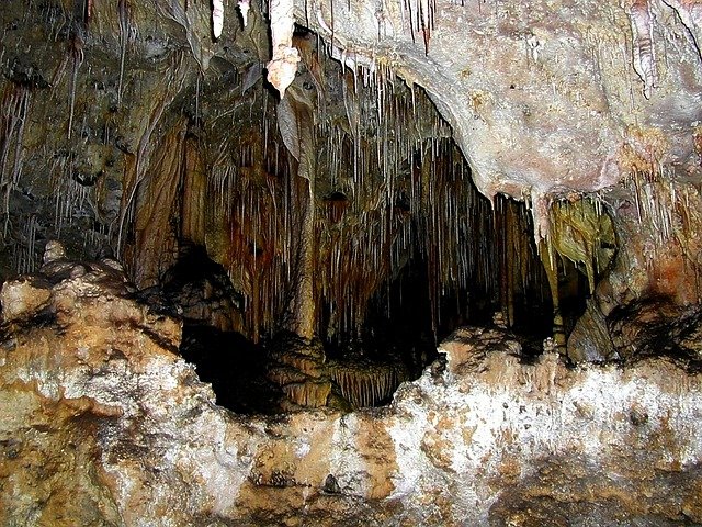 krápníky v jeskyni